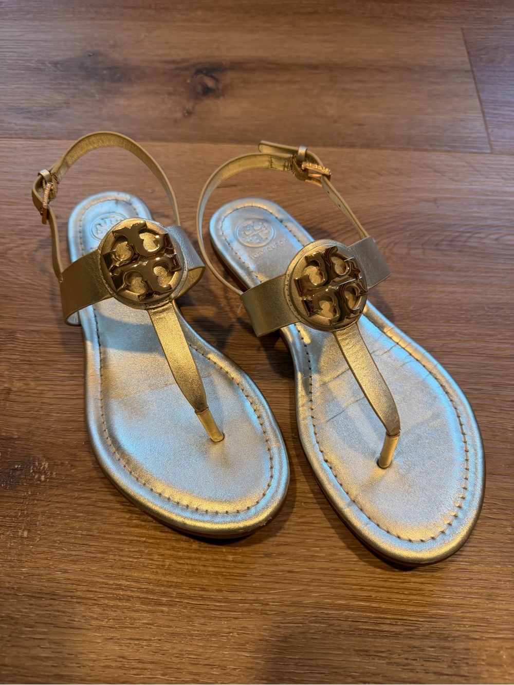 Tory Burch Metallic Gold Logo Thong Sandals - Picture 2 of 13